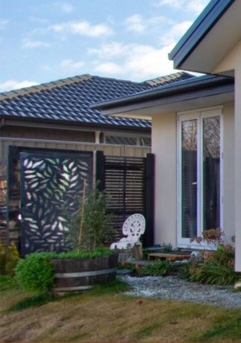 Banbury Deluxe With Spa Bath! Private Courtyard! クイーンズタウン エクステリア 写真